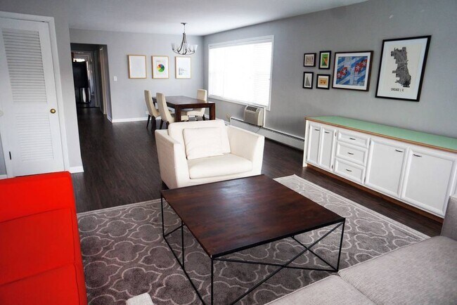 Foto del edificio - 2734 W Farragut Ave