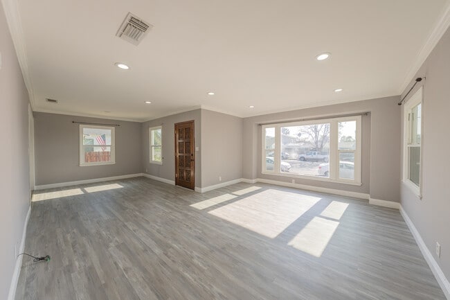 Foto del edificio - 14947 Chatsworth St