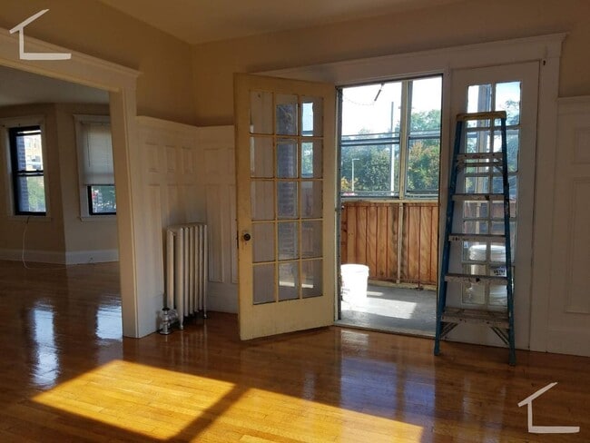 Building Photo - Beautiful Four Bed Seconds From The Green ...