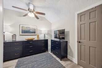 Building Photo - 500 River Rd