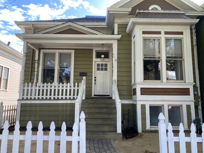 Frente de la casa - 968 Cinnabar St