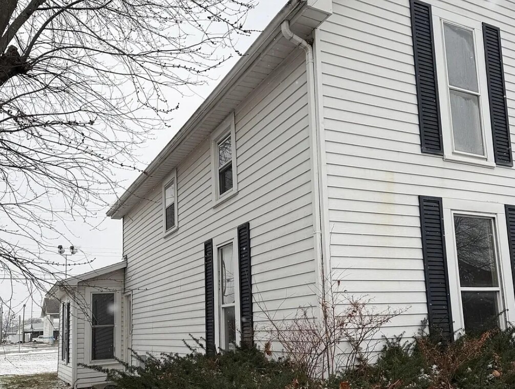 Building Photo - 1043 S Bell St