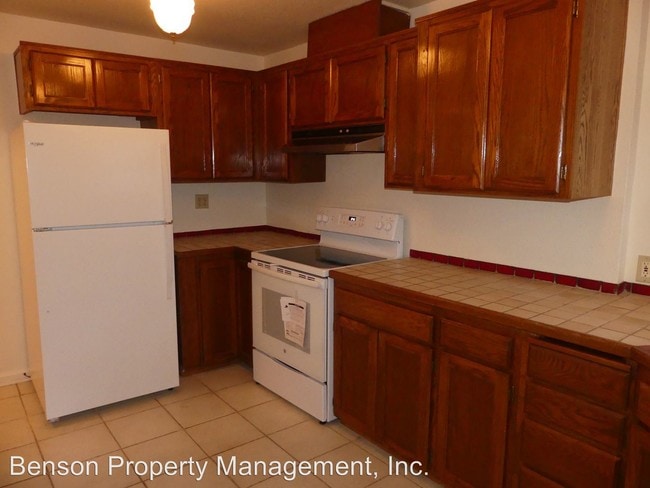 Building Photo - 4320-4328 NE Maywood Pl