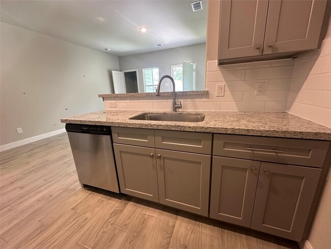 Building Photo - 104b Turner Dr