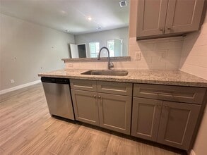 Building Photo - 104b Turner Dr