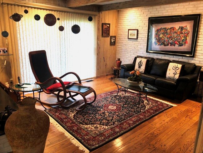 Foto del edificio - 23225 Laurel Valley St