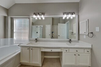 Building Photo - 7219 Bethany Bay Dr