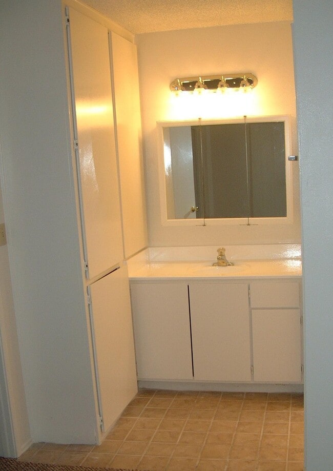 Building Photo - 7414 Mesa College Dr