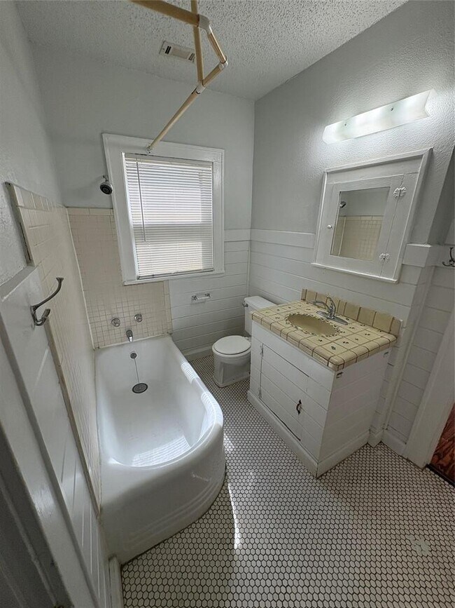 Foto del edificio - 915 W 29th St