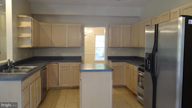 Building Photo - 12800 Pelham Dr