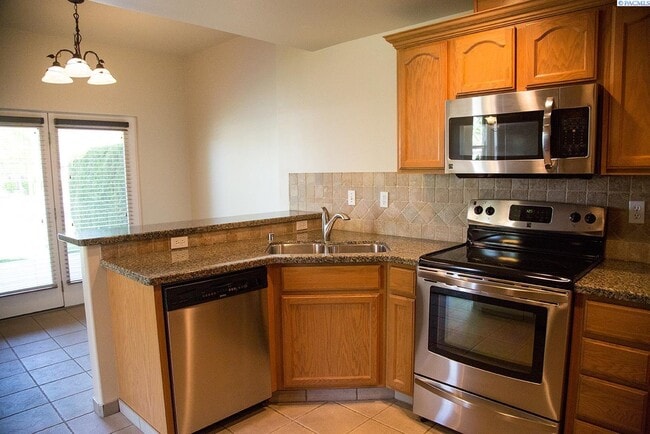 Foto del edificio - 3 Bed/2.5 Bath Richland Townhome!