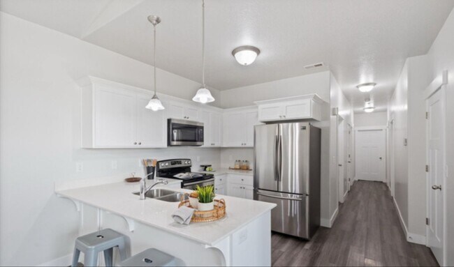 Foto del edificio - Amenity-Rich Top-Floor Condo in Lehi