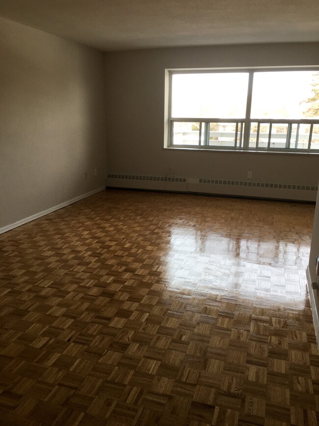 Building Photo - 1265 Sixth Line