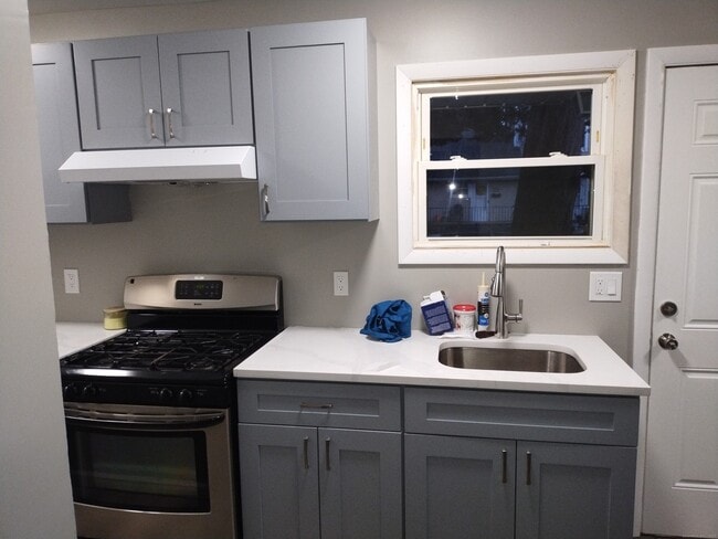 Building Photo - 48 Dupont Pl