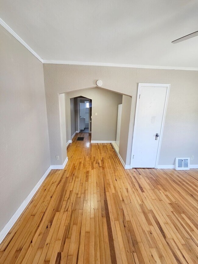 Foto del edificio - 5824 Grand Ave