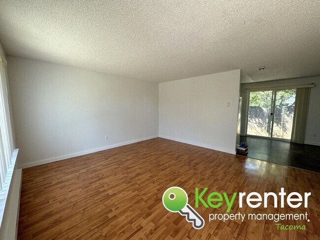 Building Photo - Newly Remodeled Duplex Unit in Tacoma!