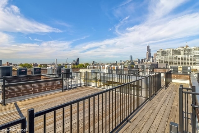 Penthouse Assigned Deck Area - 1802 S State St