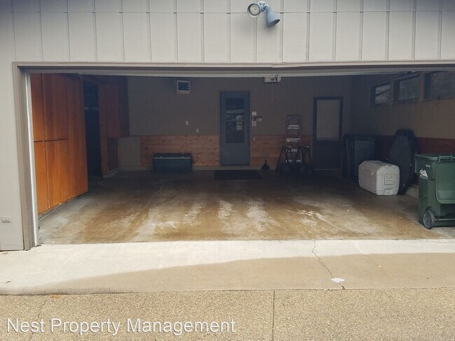 Building Photo - 6 br, 3 bath House - 2060 Melrose Ave