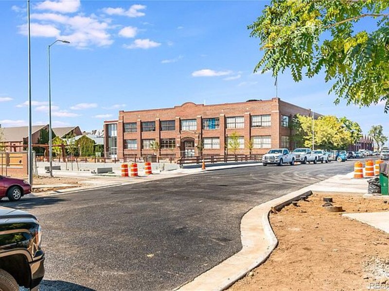 Primary Photo - 1777 E 39th Ave