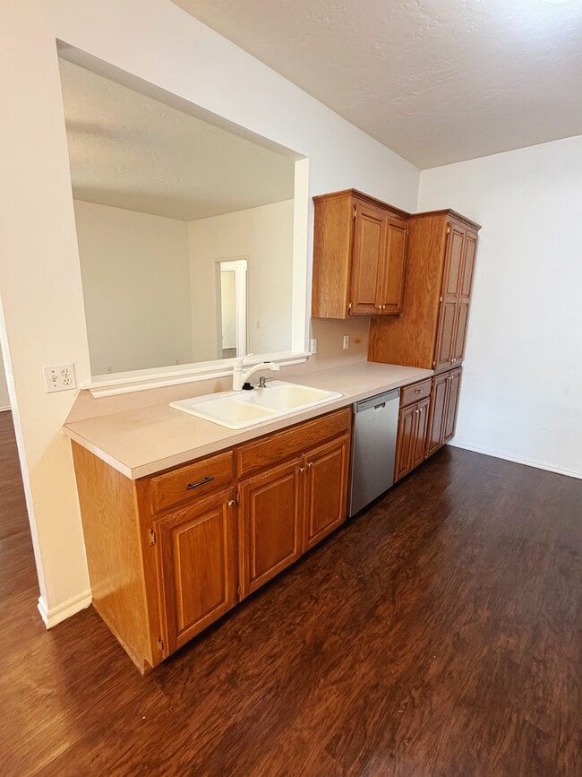 kitchen - 5320 W 7th Ave