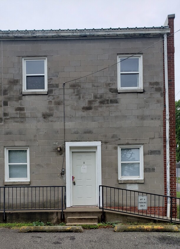 Primary Photo - 103 N 6th St