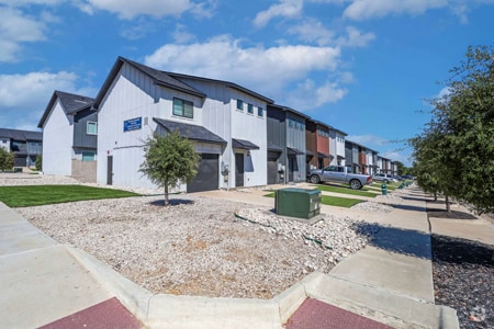 Building Photo - 3301 Brambleton Hill Pl