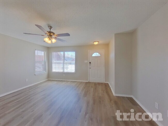 Foto del edificio - 10100 Chapel Oak Trail