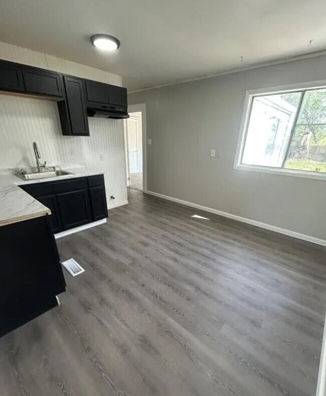 Foto del edificio - 1711 Parklane Dr