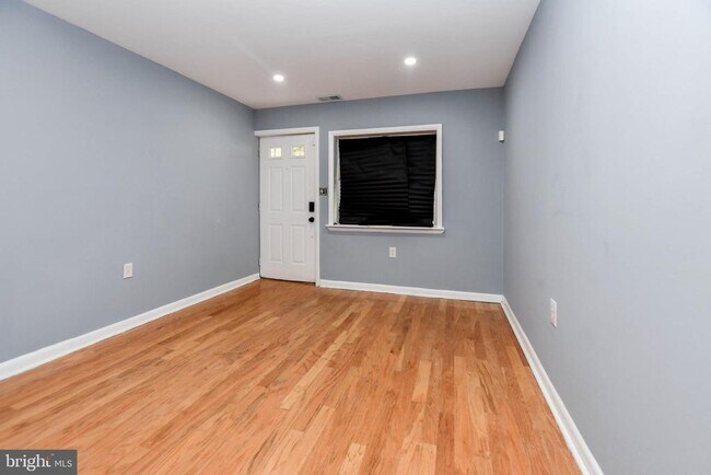 Foto del edificio - 1704 Montana Ave NE