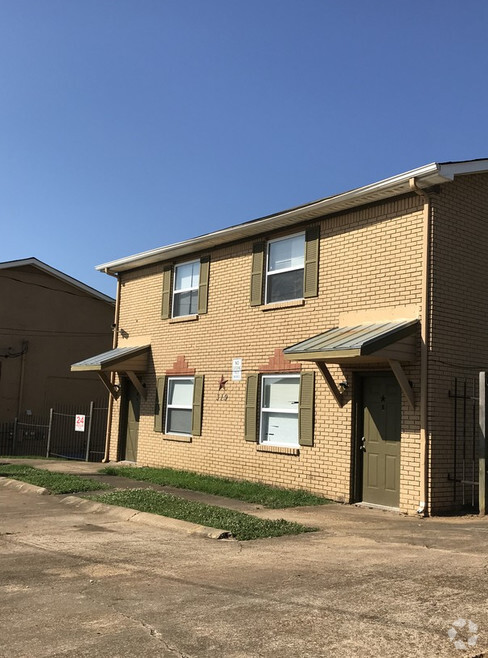 Building Photo - Sundance Townhomes