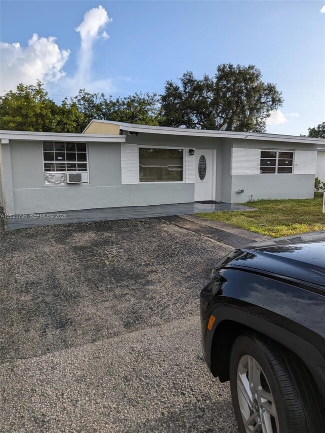 Building Photo - 6425 SW 22nd St