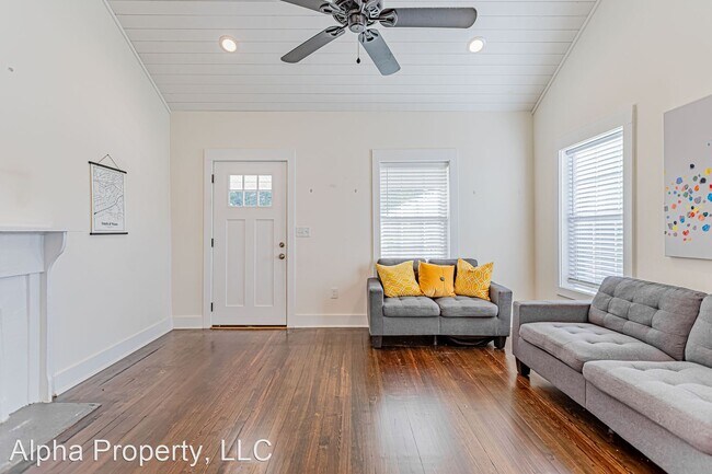 Building Photo - 2 br, 1 bath House - 2 Hatch St
