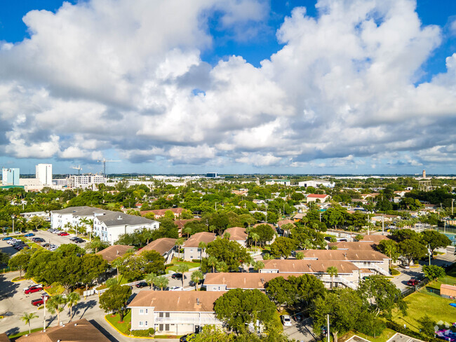 Building Photo - Gulfstream at Dania Beach