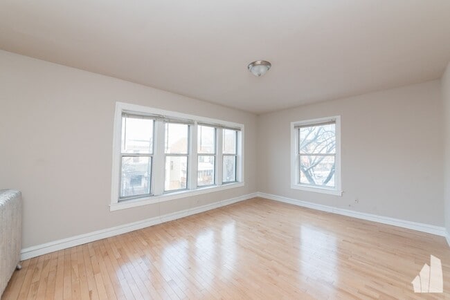 Foto del edificio - 5662 N Ridge Ave