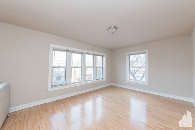 Foto del edificio - 5662 N Ridge Ave