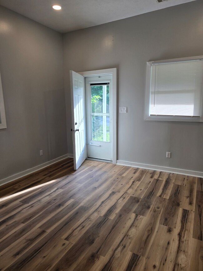 Building Photo - Studio Duplex located on the Westside near 10th St and White River Pkway Dr