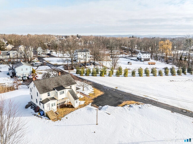 Building Photo - 8 Piney Ridge Rd