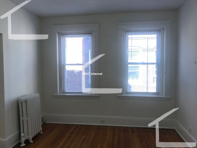 Foto del edificio - Spacious 1 Bed Seconds From The Green Line