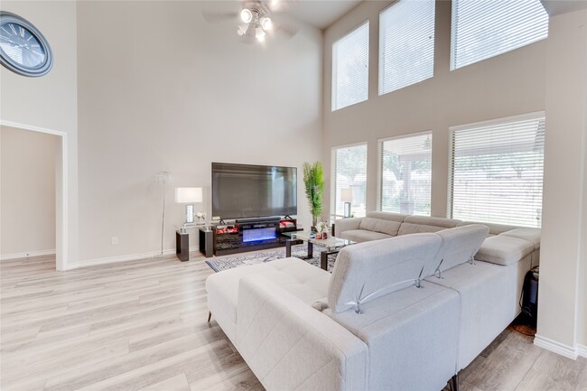 Building Photo - 25806 Palmdale Estate Dr