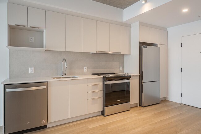 Building Photo - C404