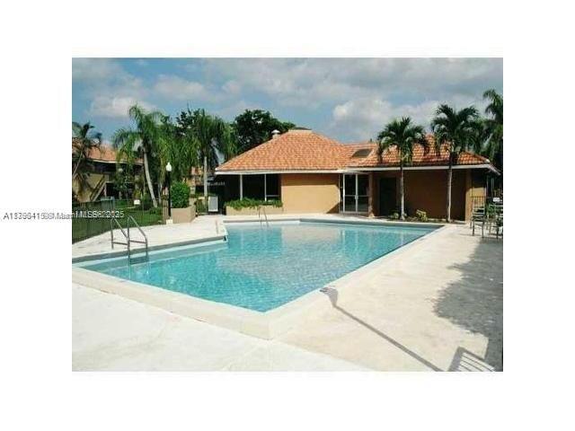 Foto del edificio - 10452 NW 8th St