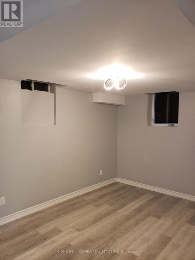 Building Photo - 24 Weston Crescent