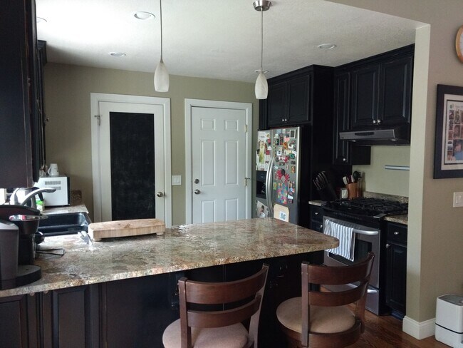 Foto del edificio - Beautiful 4B/3B in Louisville Available Ja...