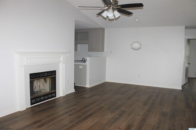 Building Photo - 126 N W Sugar Bluff Ln