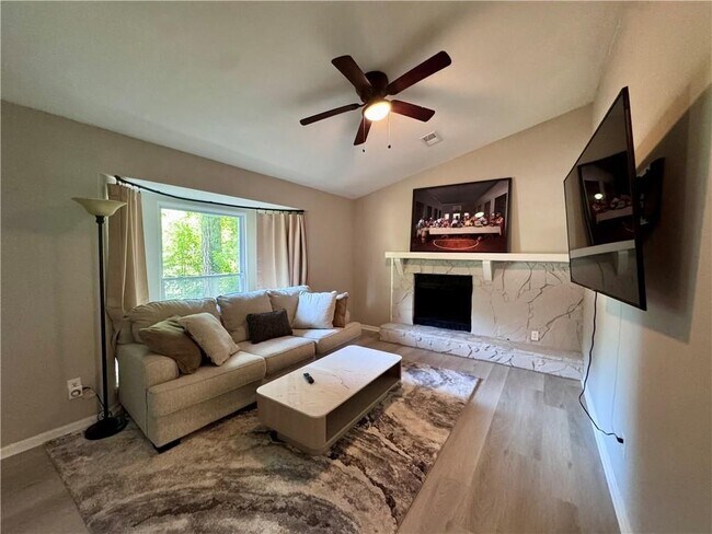 Building Photo - 3814 Whaley Ct SW
