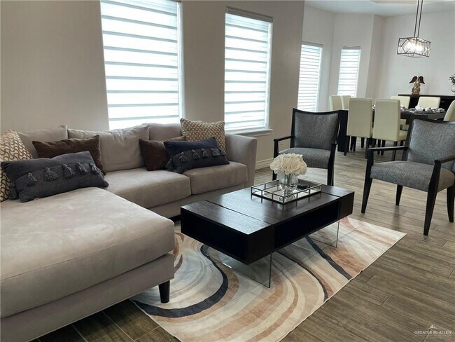 Building Photo - 5112 W Expy 83