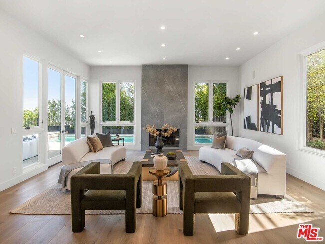 Foto del edificio - 930 N Tigertail Rd