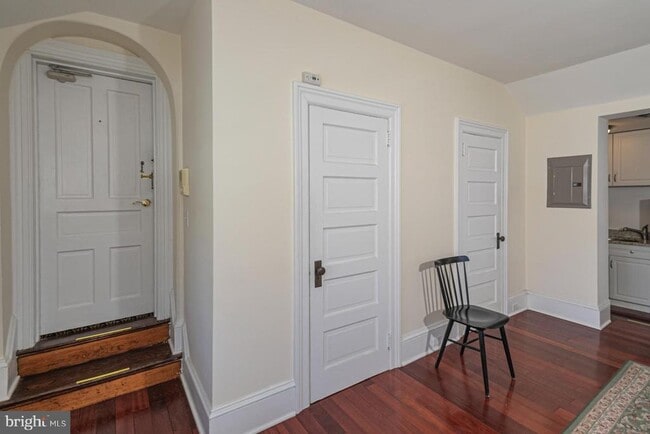 Building Photo - 10 Bayard Ln