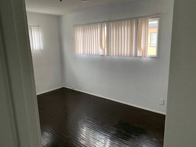 Foto del edificio - 14753 Vanowen St