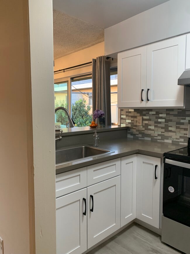 KITCHEN AREA - 3614 Clarington Ave